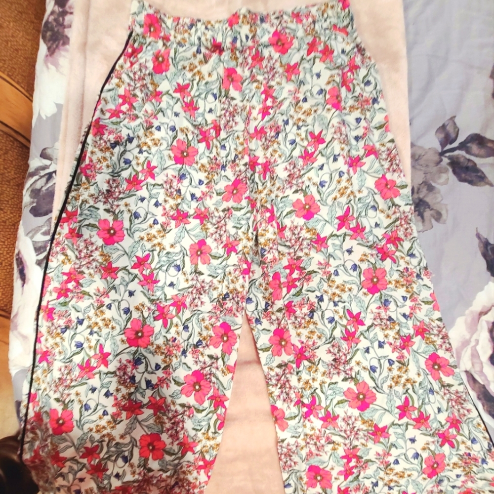 Jessica Simpson floral wide leg pants.